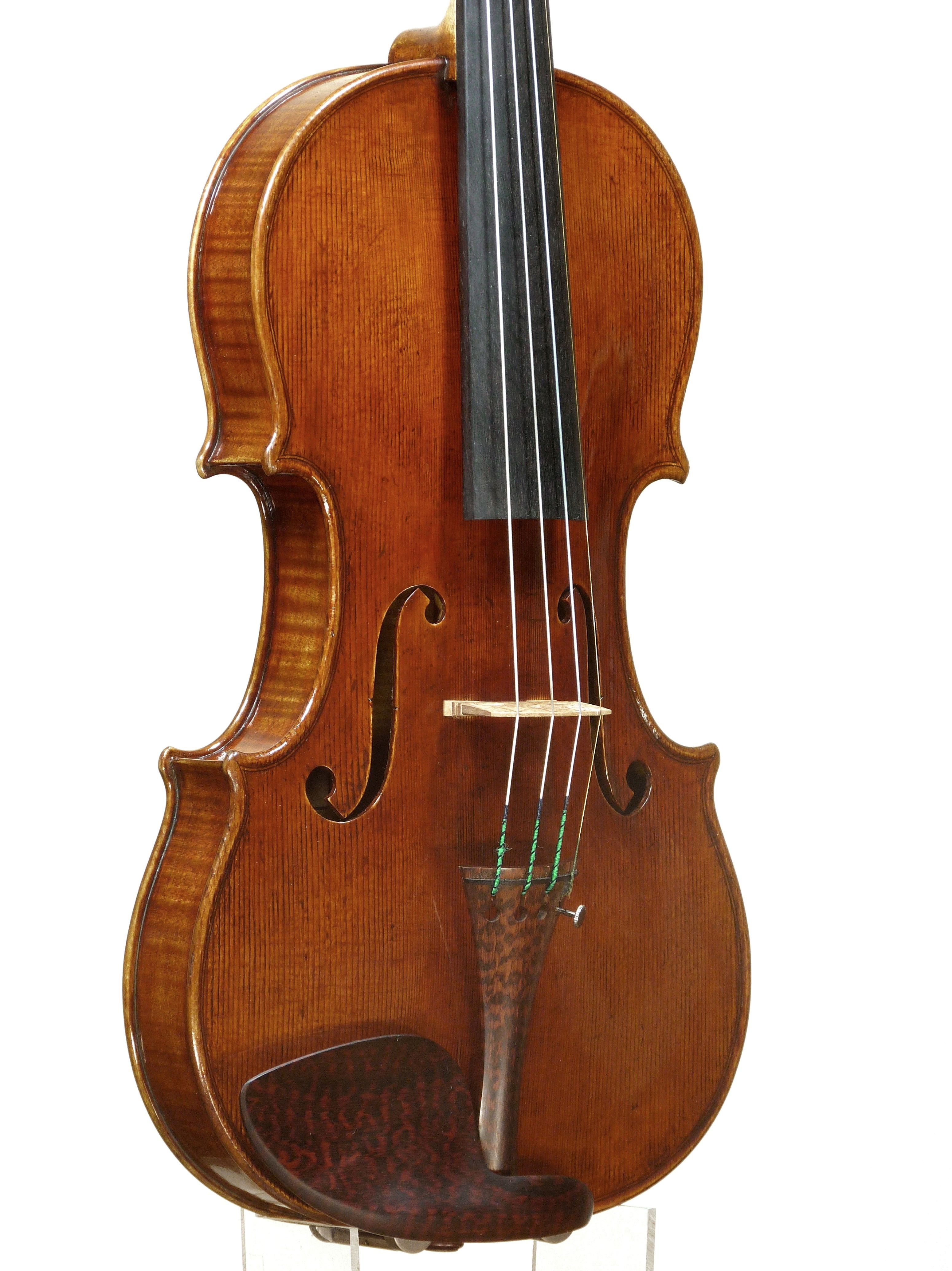 strad2012frentediag2red.JPG